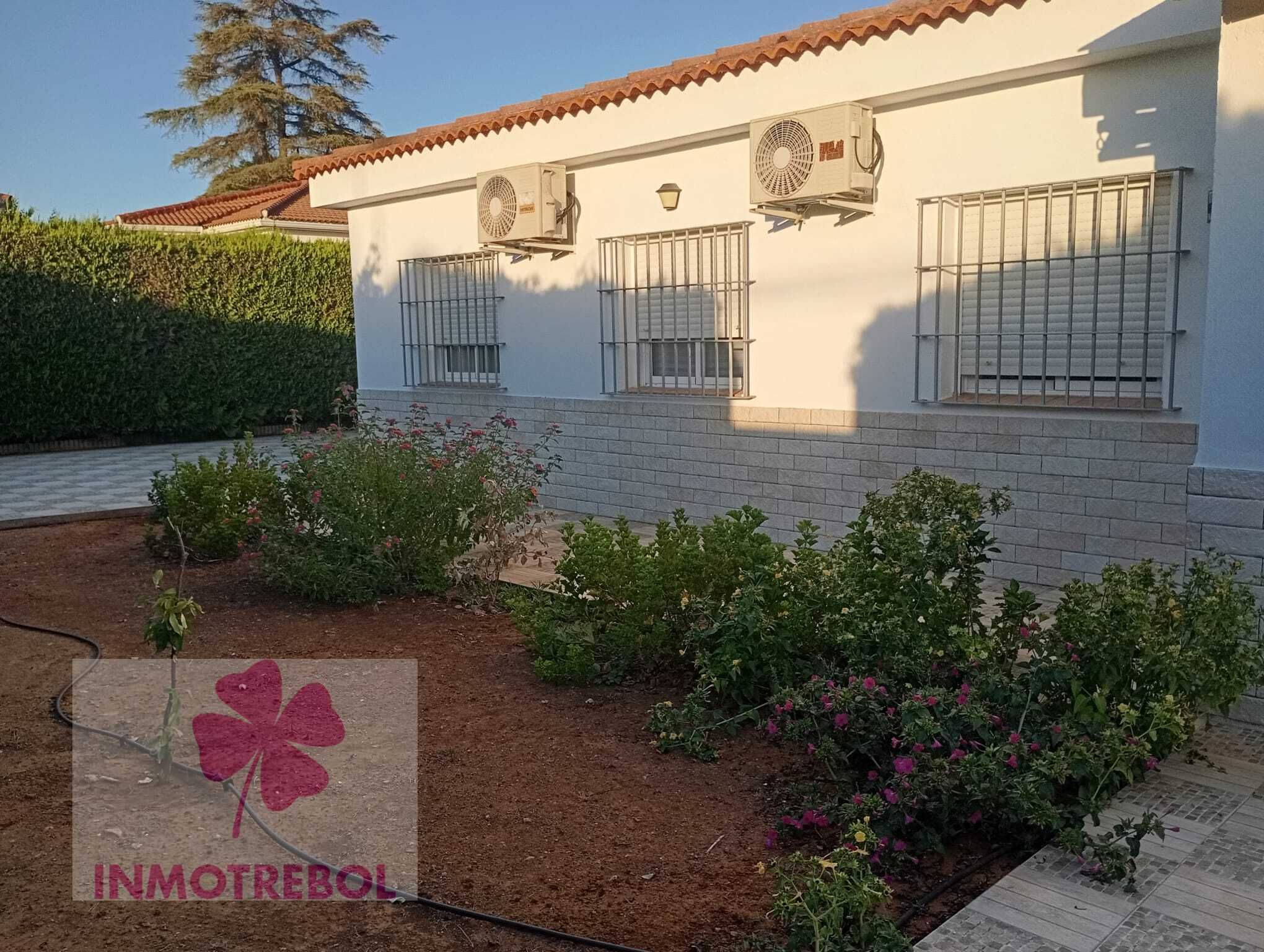 Garden of House or chalet for sale in Espartinas  with Air Conditioner, Private garden and Storage room