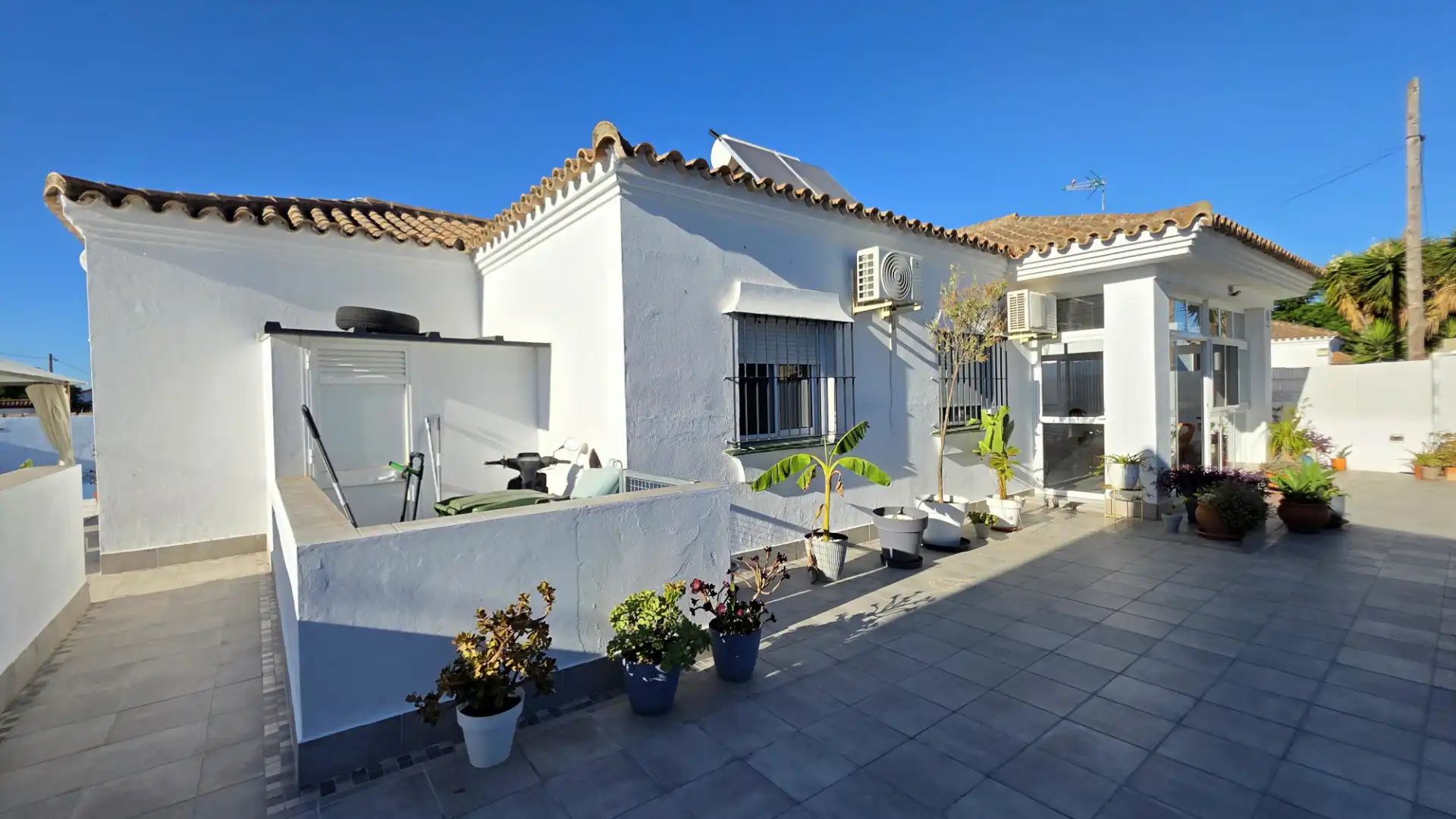 Terrassa de Casa o xalet en venda en Chiclana de la Frontera amb Aire condicionat, Jardí privat i Terrassa
