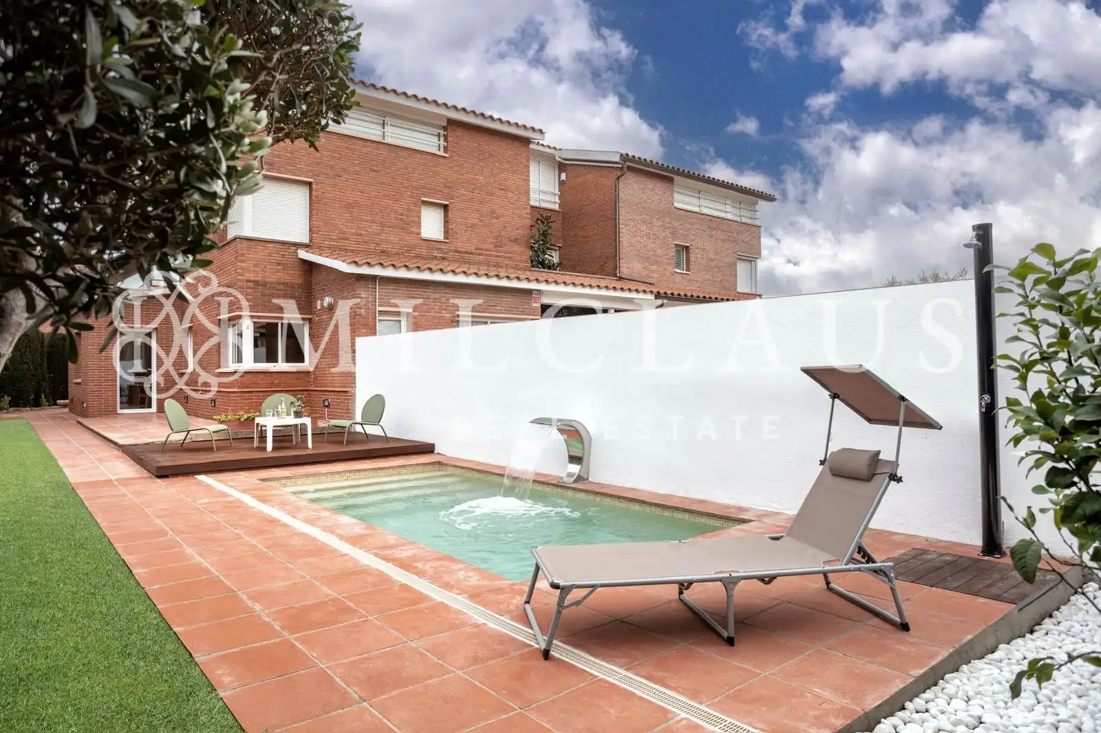 Vista exterior de Casa adosada en venda en Sant Vicenç de Montalt amb Aire condicionat, Calefacció i Jardí privat