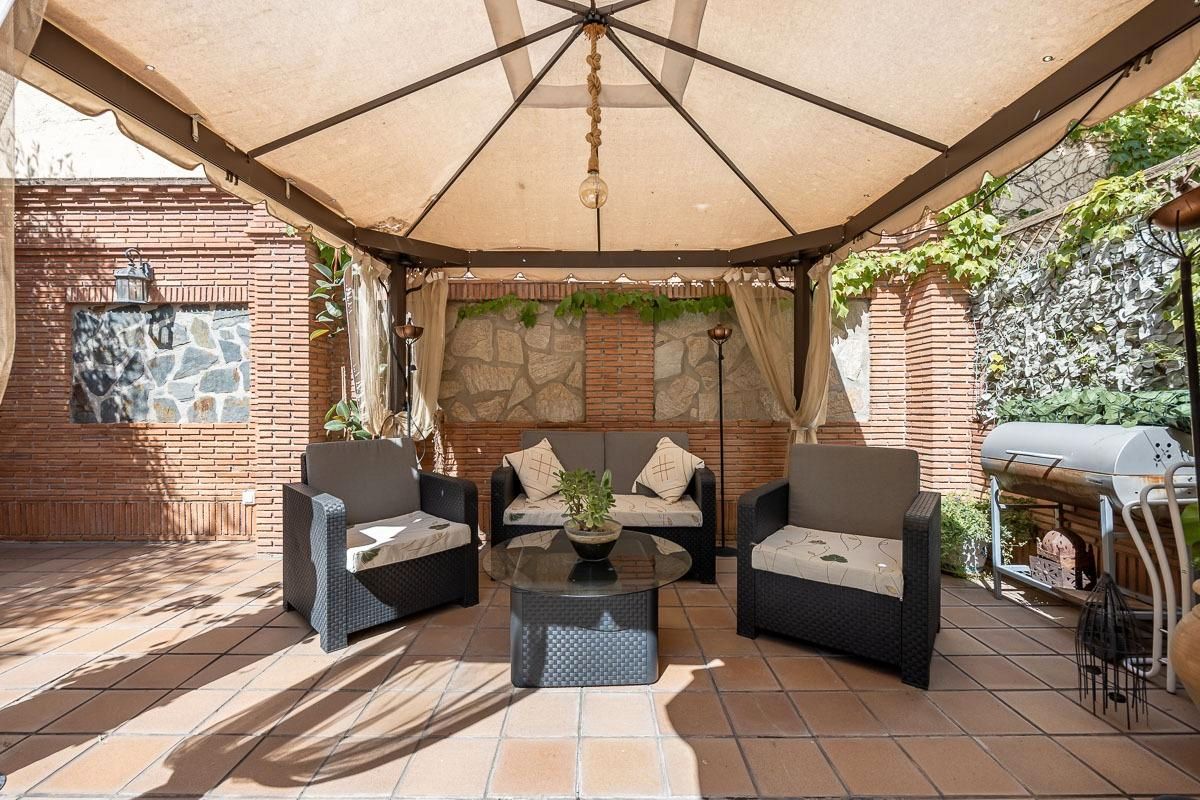 Terrassa de Casa adosada en venda en  Granada Capital amb Calefacció, Jardí privat i Terrassa