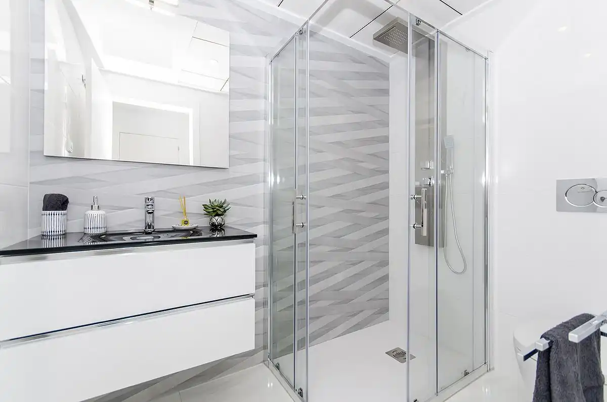 Baño de Casa adosada de alquiler en Polop con Aire acondicionado, Calefacción y Terraza