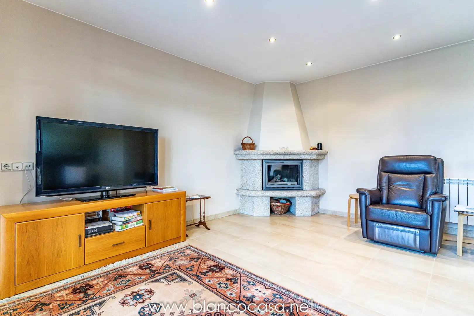 Sala de estar de Casa o chalet en venta en Carballo con Calefacción, Trastero y Amueblado
