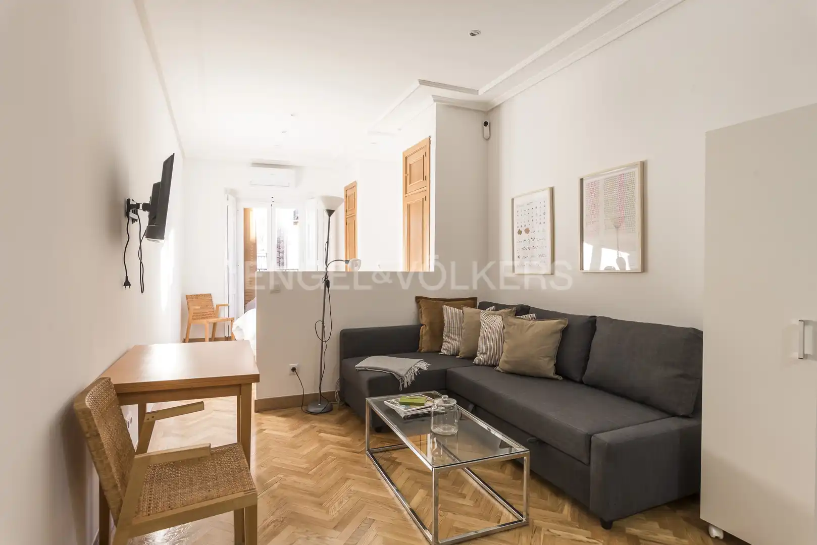 Living room of Flat for rent in Madrid  with Air Conditioner, Heating and Parquet flooring