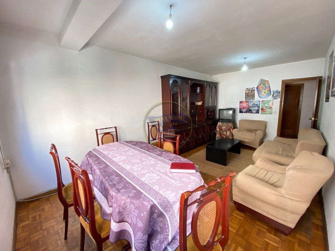 Sala d'estar de Pis de lloguer en Vigo  amb Parquet i Balcó