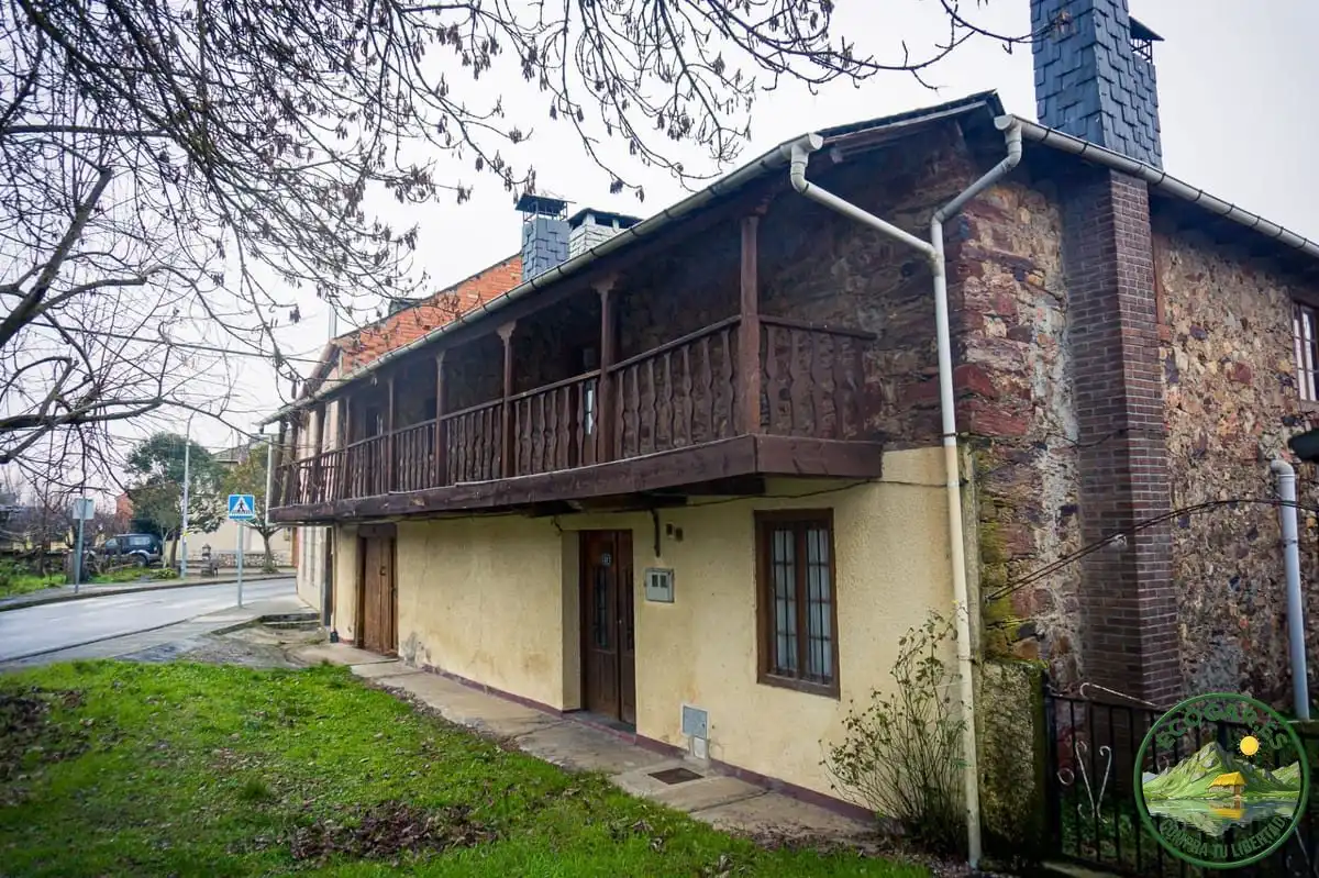 Vista exterior de Casa o chalet en venta en Castropodame con Calefacción, Jardín privado y Parquet