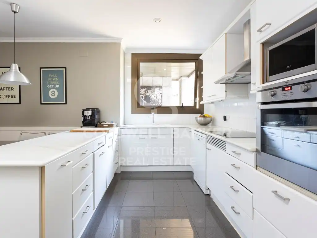 Cocina de Piso en venta en Barcelona con Jardín privado, Terraza y Piscina comunitaria