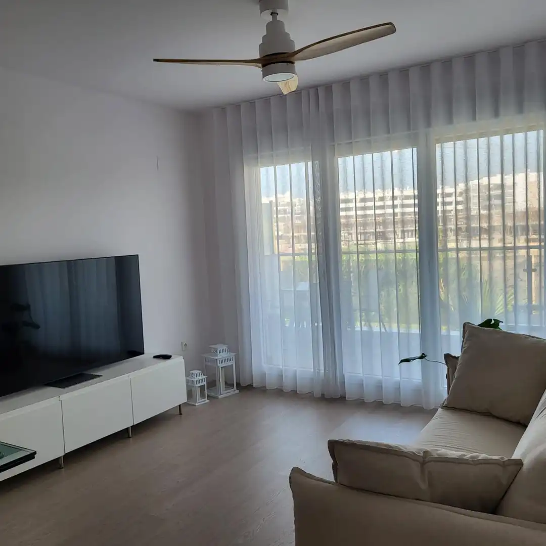 Wohnzimmer von Wohnung zur Miete in Motril mit Klimaanlage, Privatgarten und Möbliert