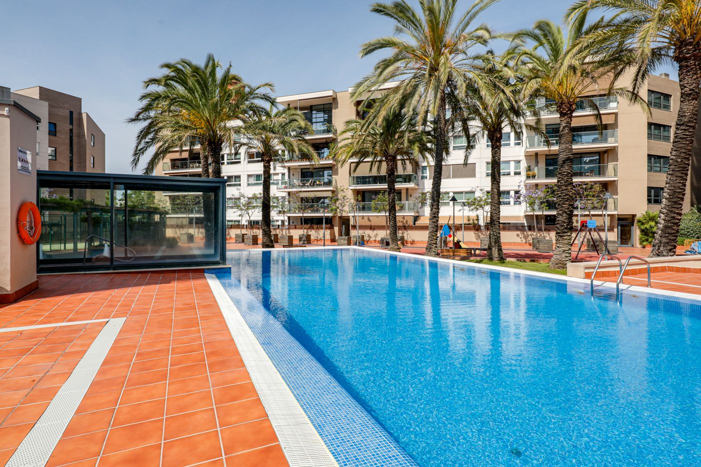 Swimming pool of Flat for sale in  Barcelona Capital  with Air Conditioner, Heating and Terrace
