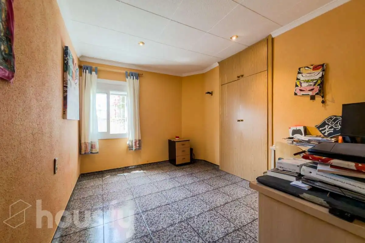 Houses for sale in Santa Coloma de Gramenet  with Air Conditioner, Heating and Private garden