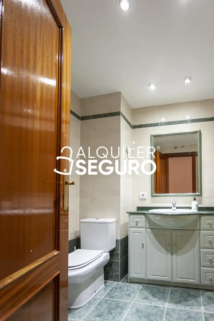 Bany de Casa o xalet de lloguer en Madrid amb Aire condicionat, Calefacció i Terrassa