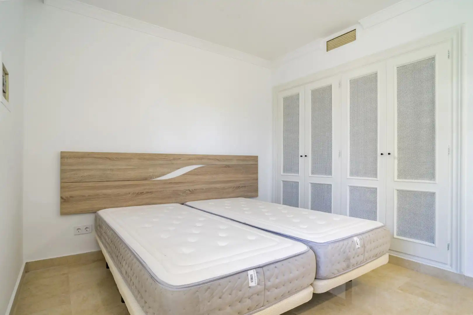 Habitación de Planta baja en venta en Marbella con Jardín privado, Terraza y Piscina