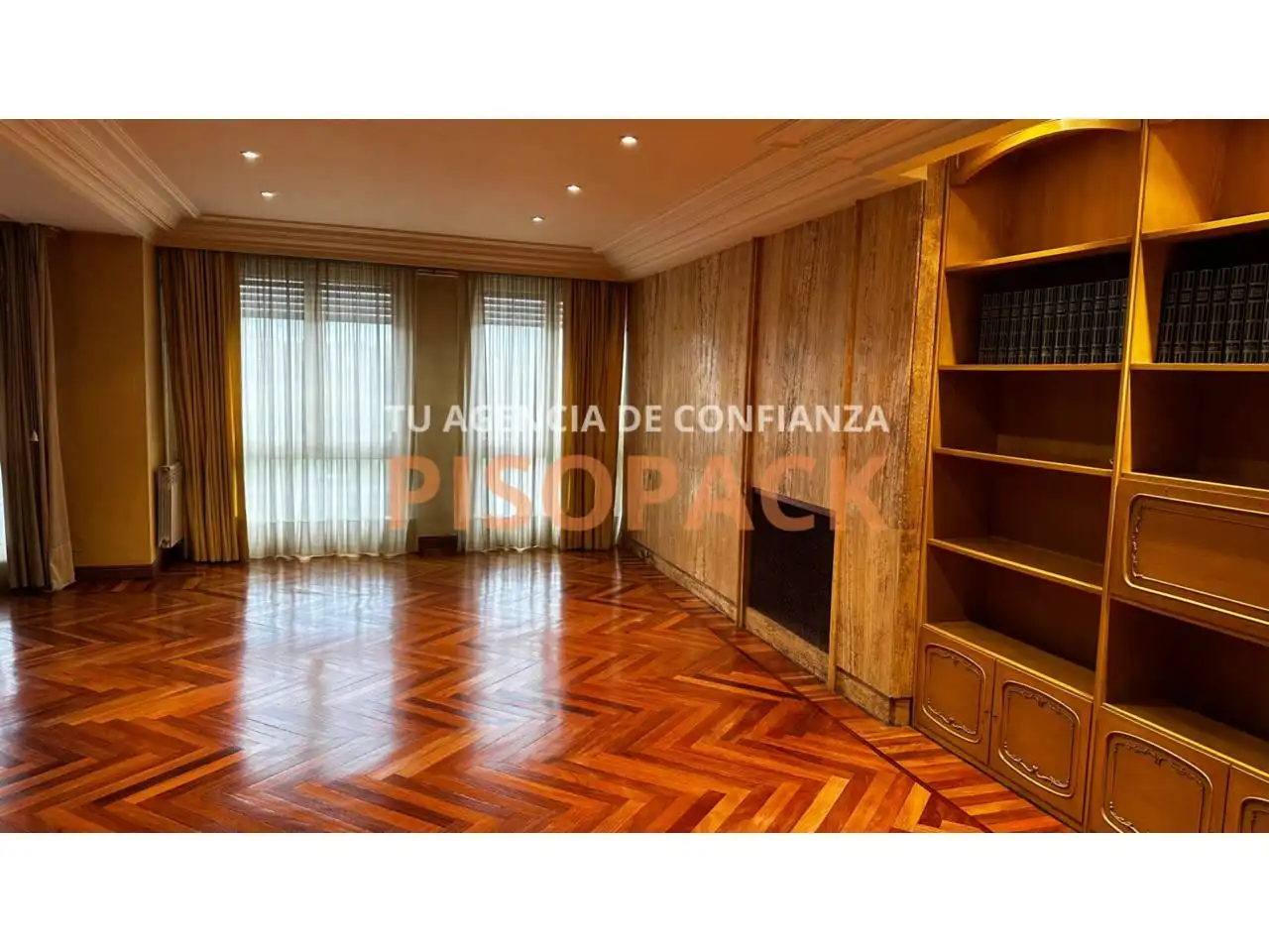 Sala de estar de Piso en venta en  Pamplona / Iruña con Calefacción, Terraza y Balcón