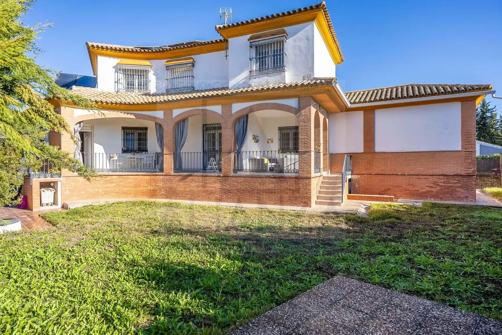 Exterior view of Houses for sale in Valencina de la Concepción  with Air Conditioner, Private garden and Community pool