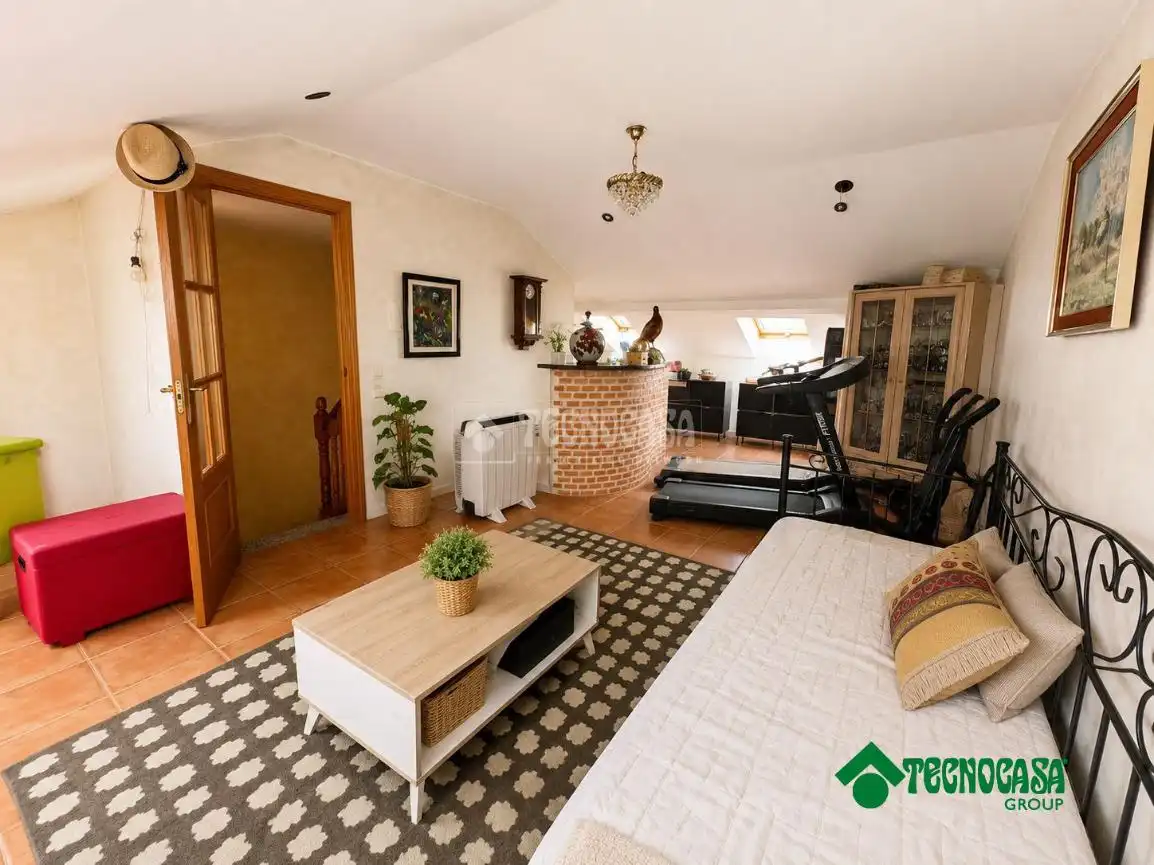 Sala de estar de Casa adosada en venta en Torrijos con Aire acondicionado, Calefacción y Jardín privado