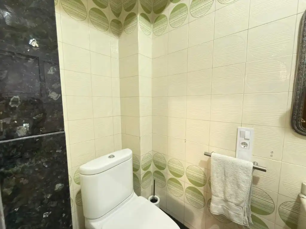 Badezimmer von Wohnung zur Miete in Valencia mit Klimaanlage, Terrasse und Möbliert