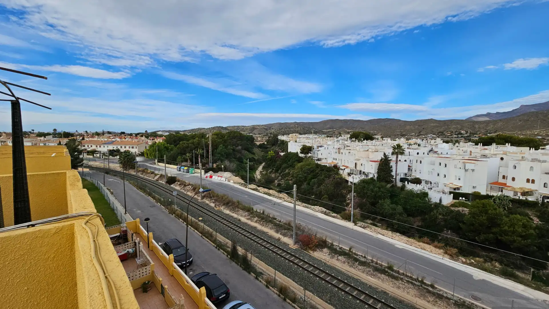 Vista exterior de Casa adosada en venta en El Campello con Aire acondicionado, Calefacción y Jardín privado
