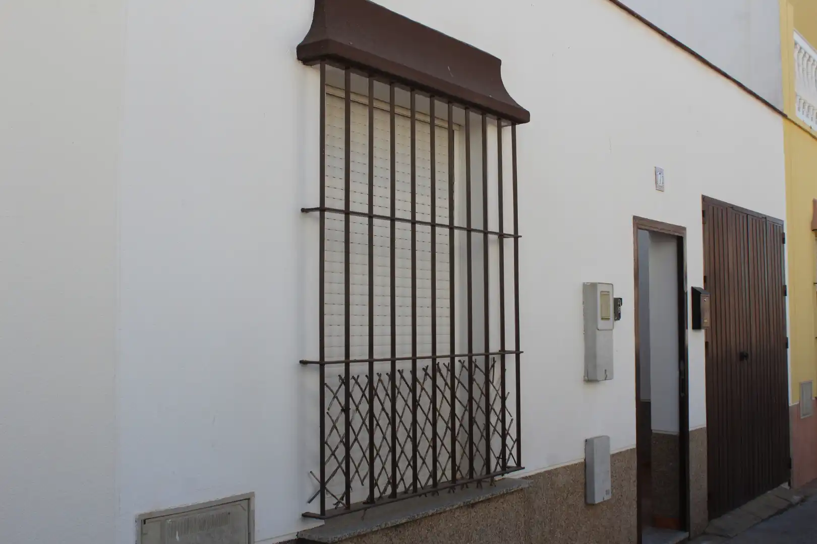 Vista exterior de Casa adosada en venda en Burguillos amb Aire condicionat, Jardí privat i Balcó