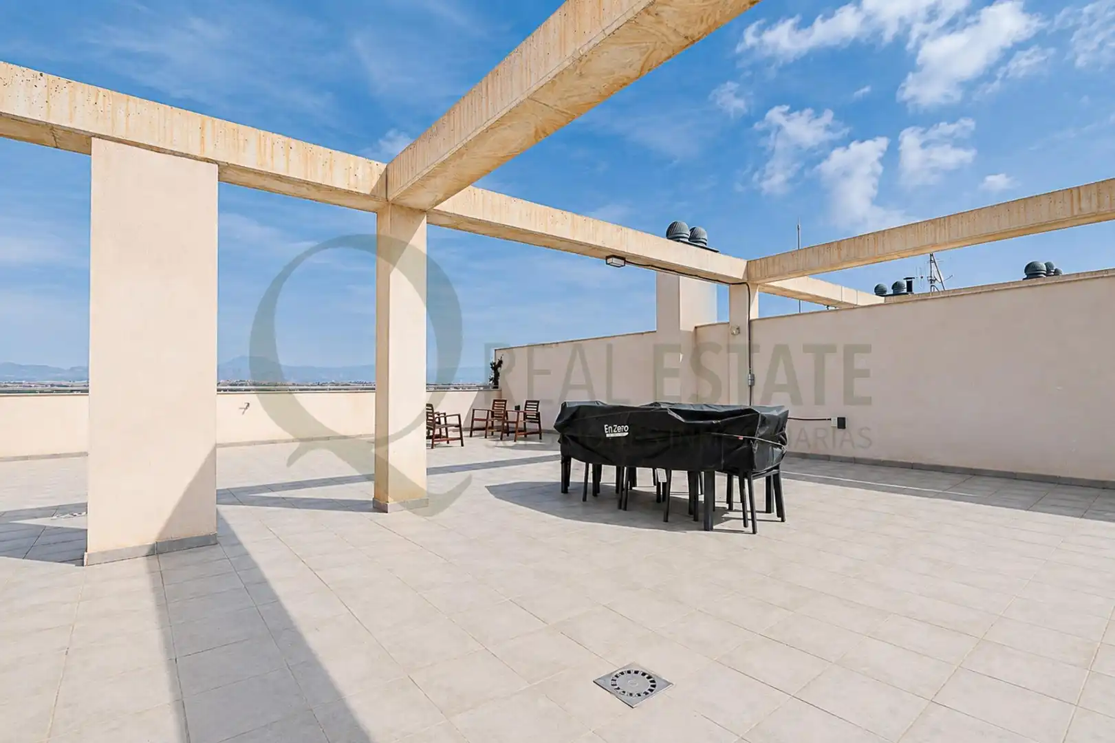 Terraza de Ático en venta en Alicante / Alacant con Aire acondicionado, Calefacción y Jardín privado
