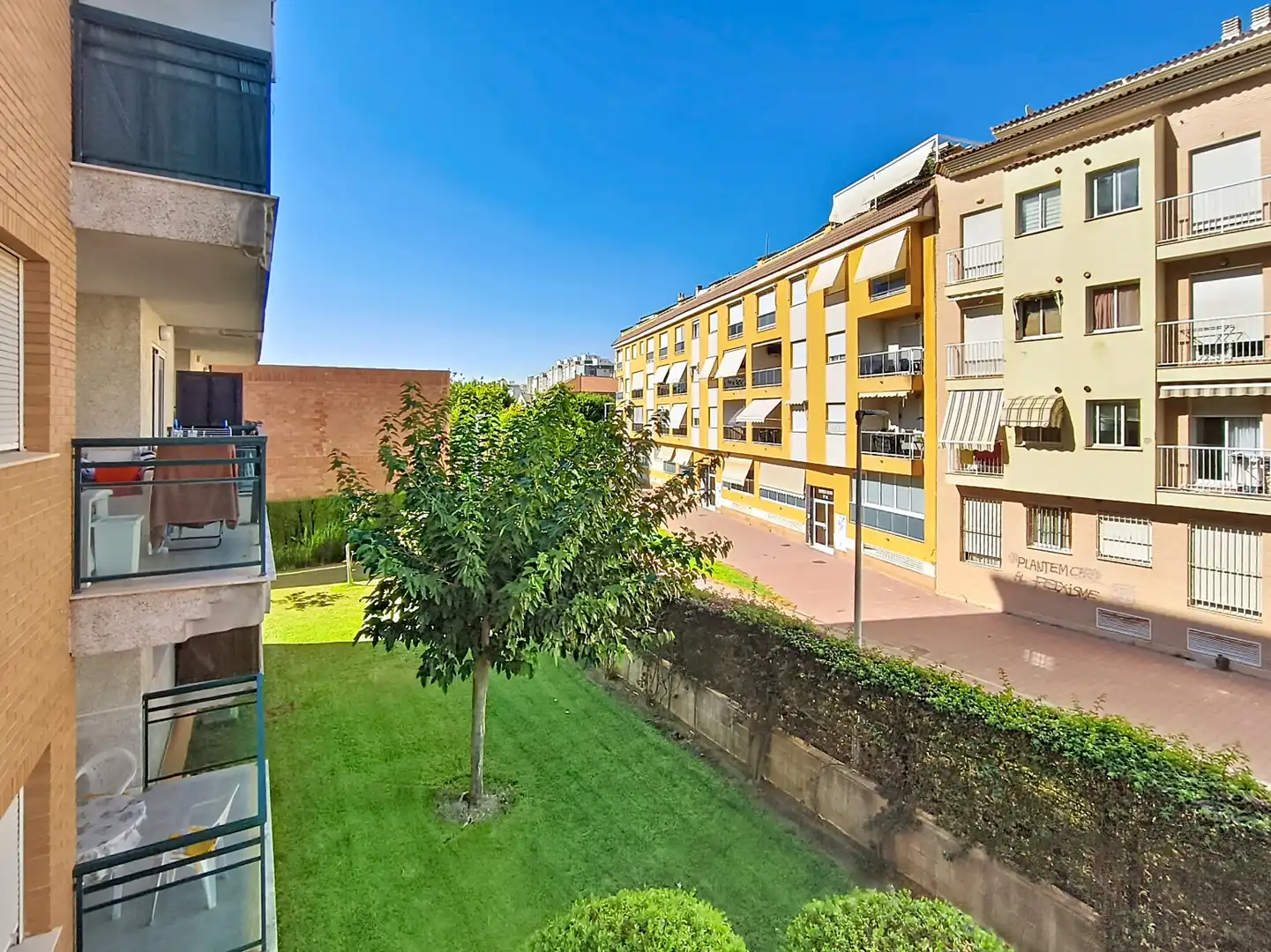 Vista exterior de Pis en venda en Gandia amb Aire condicionat, Calefacció i Jardí privat