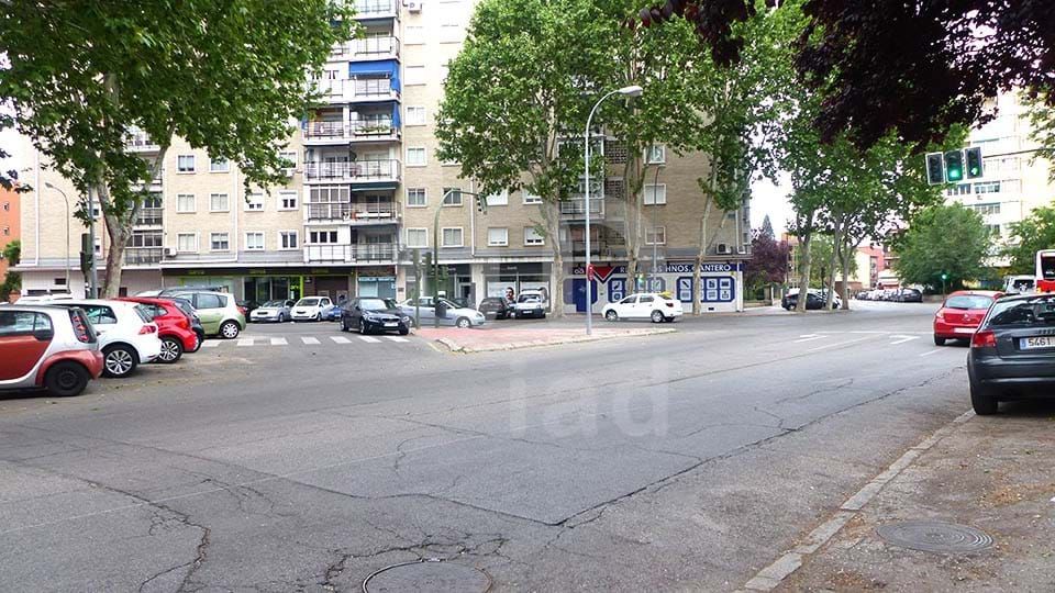 Exterior view of Building for sale in Alcalá de Henares