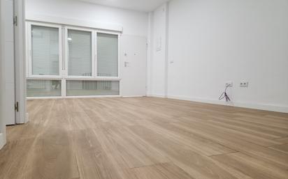 Living room of Flat for sale in  Madrid Capital  with Air Conditioner, Heating and Parquet flooring