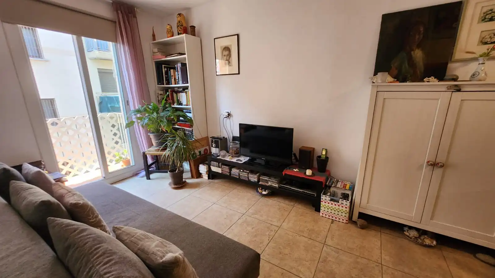 Sala d'estar de Pis en venda en Barcelona amb Forn, Balcó i Alarma