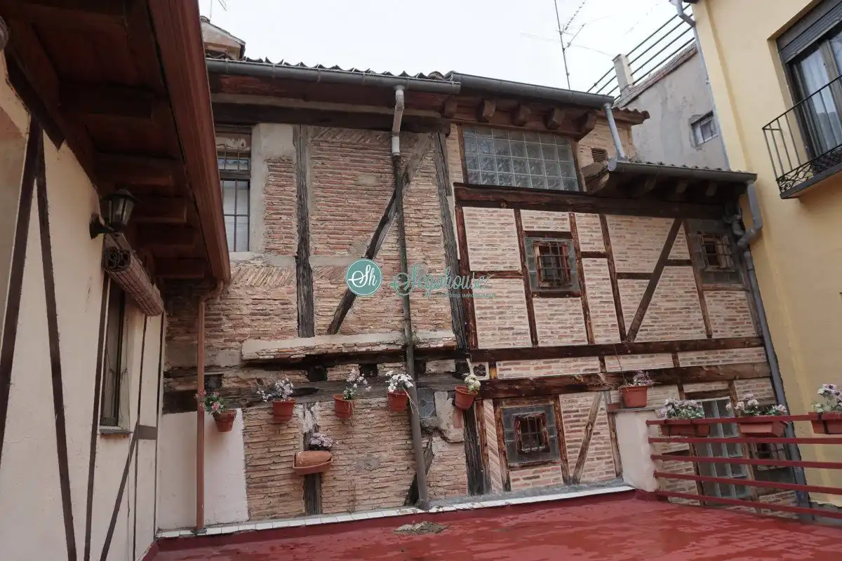 Vista exterior de Piso en venta en Segovia con Calefacción, Parquet y Terraza