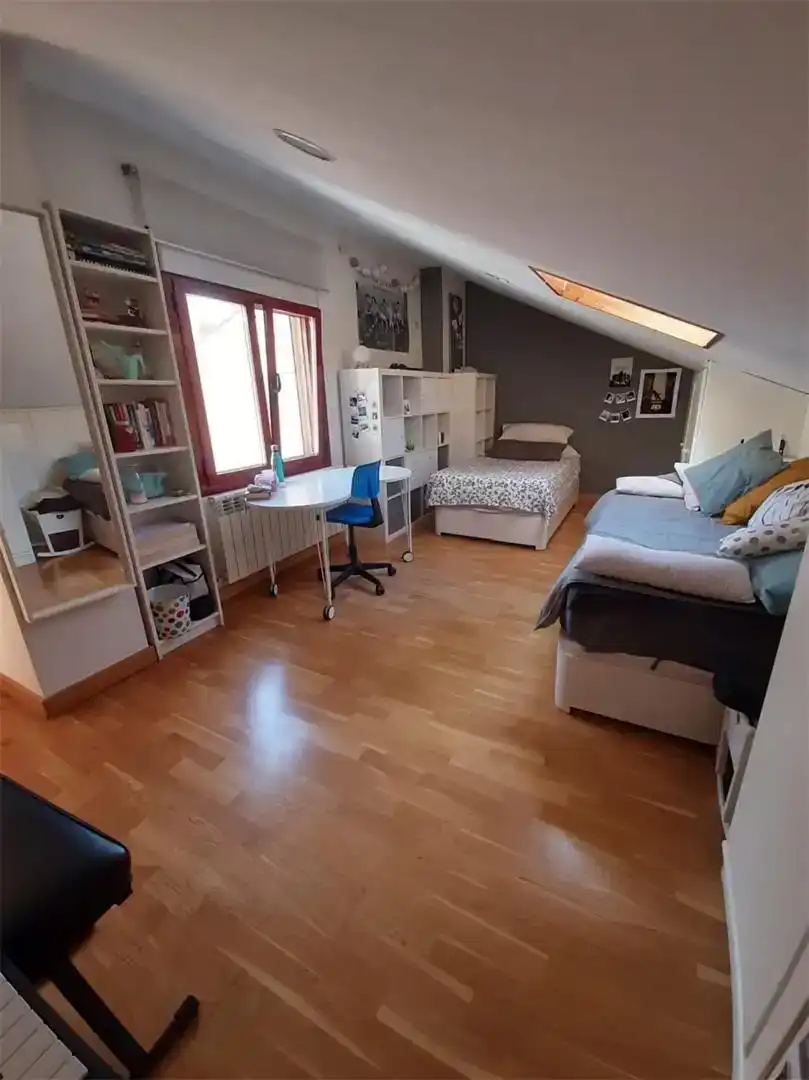 Dormitori de Dúplex en venda en Piedrahíta amb Parquet, Traster i Moblat