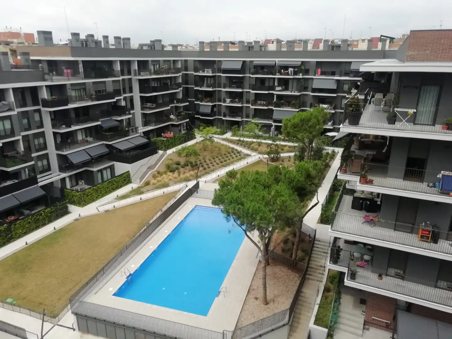 Swimming pool of Flat for sale in Terrassa  with Air Conditioner, Heating and Parquet flooring