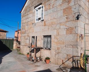 Vista exterior de Casa o xalet en venda en Vigo  amb Jardí privat i Terrassa