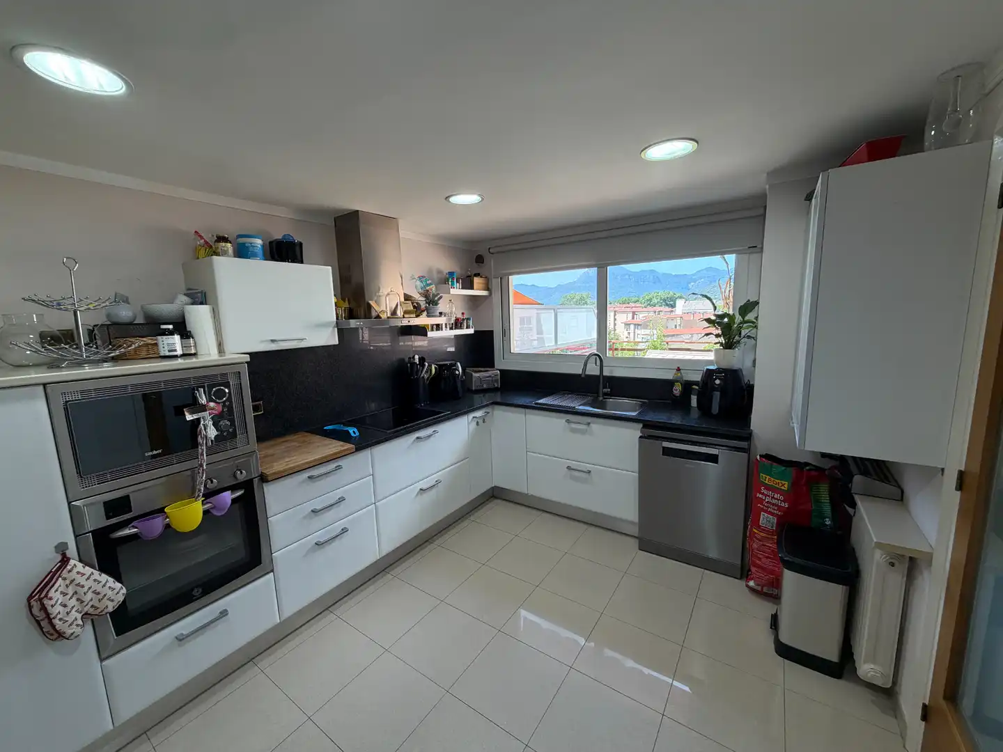 Cocina de Dúplex en venta en Olot con Calefacción, Terraza y Balcón