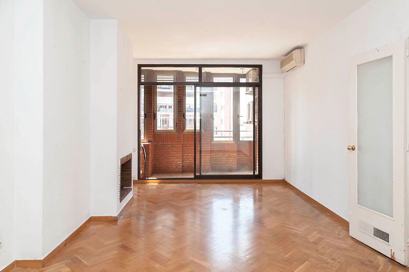 Flat for sale in Travessera de les Corts, Barri de les Corts