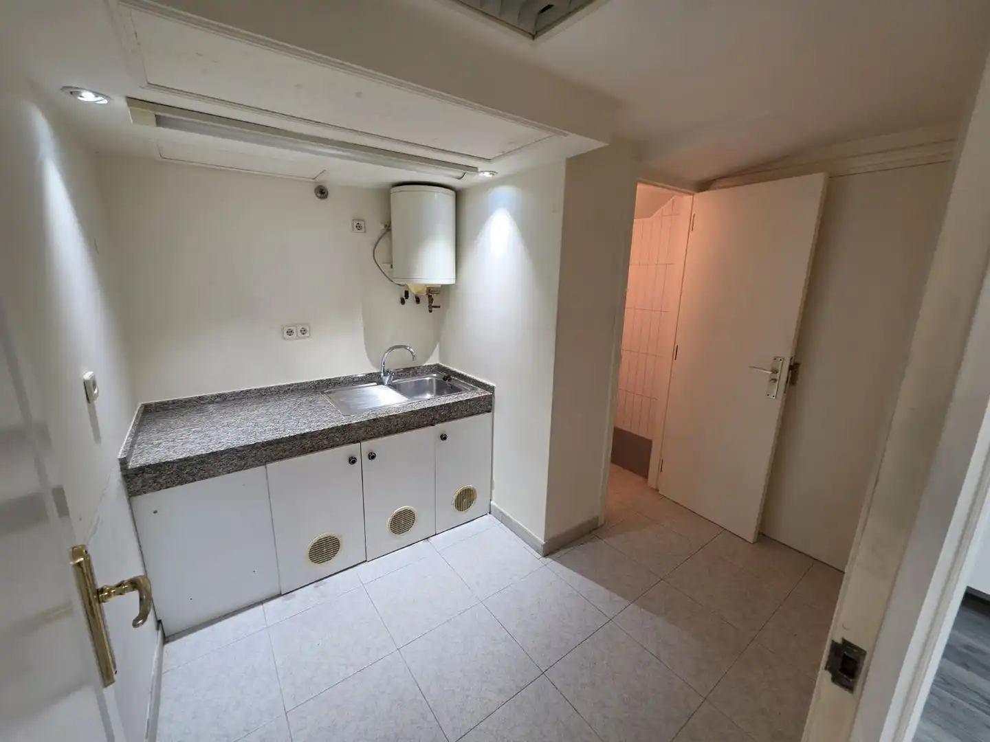 Local comercial en alquiler en Juan Flórez, imagen 32