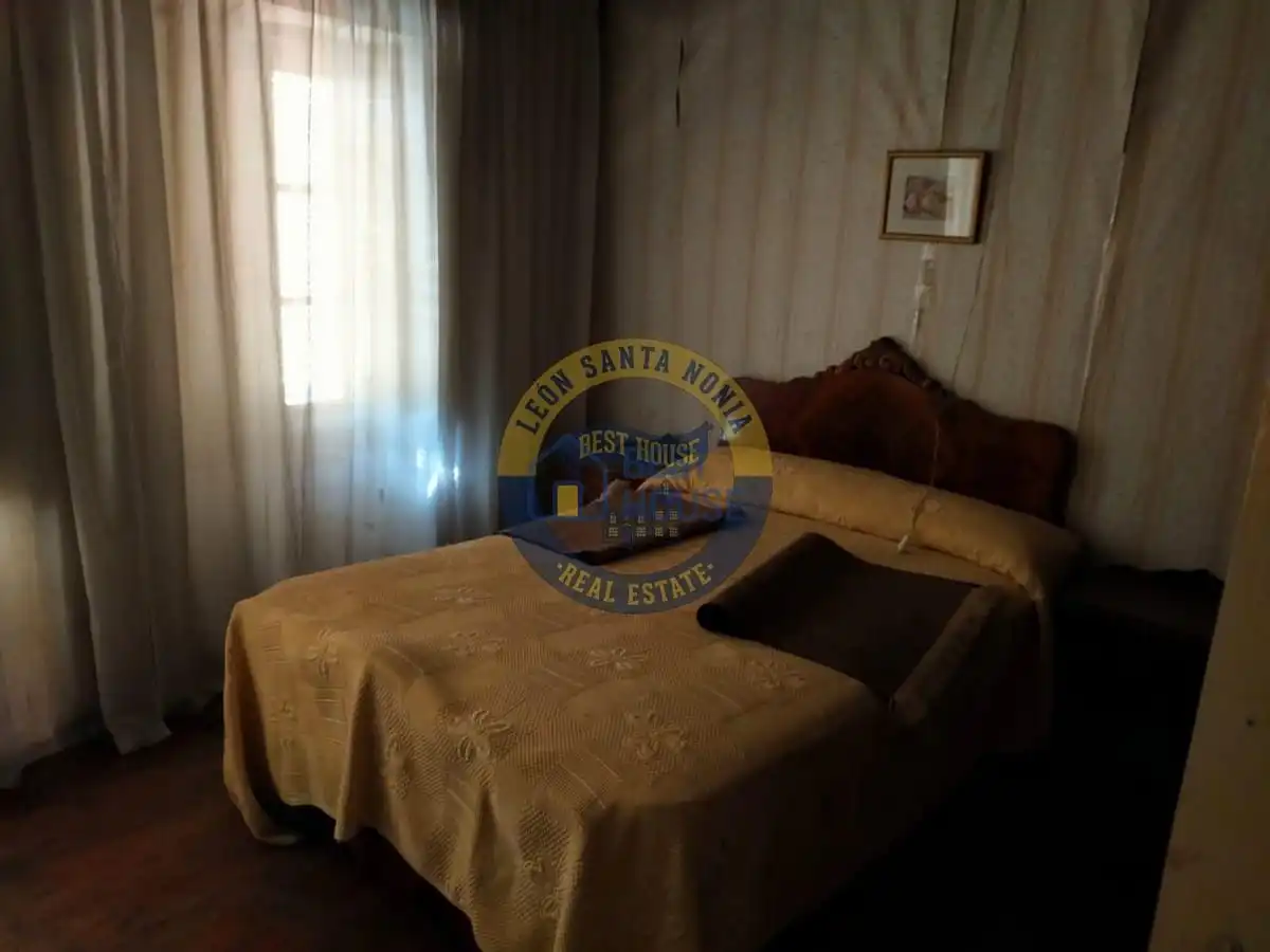 Bedroom of Country homes for sale in Mansilla de las Mulas  with Private garden and Balcony