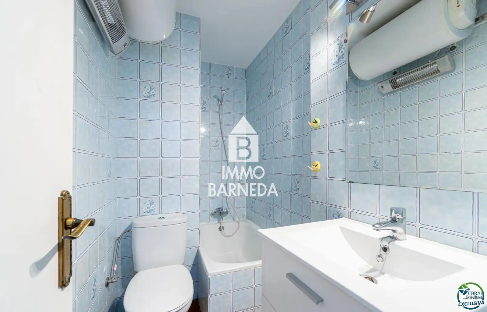 Bathroom of Flat for sale in Empuriabrava  with Air Conditioner, Heating and Terrace