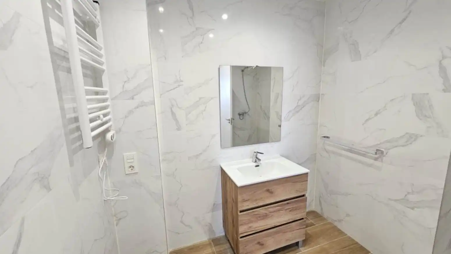 Badezimmer von Wohnung zum Verkauf in Salamanca mit Klimaanlage und Heizung