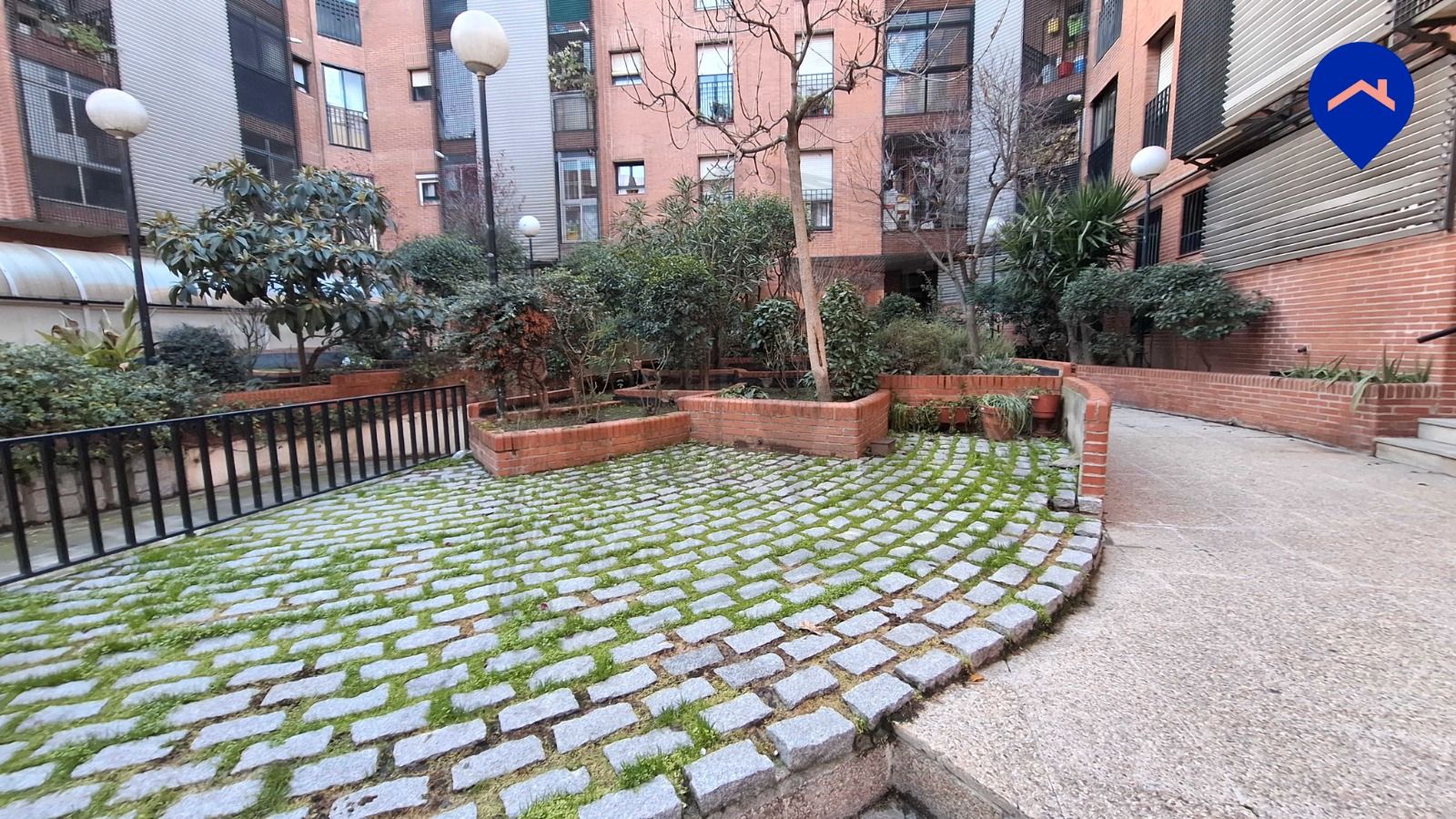 Vista exterior de Pis en venda en  Madrid Capital amb Aire condicionat, Calefacció i Jardí privat