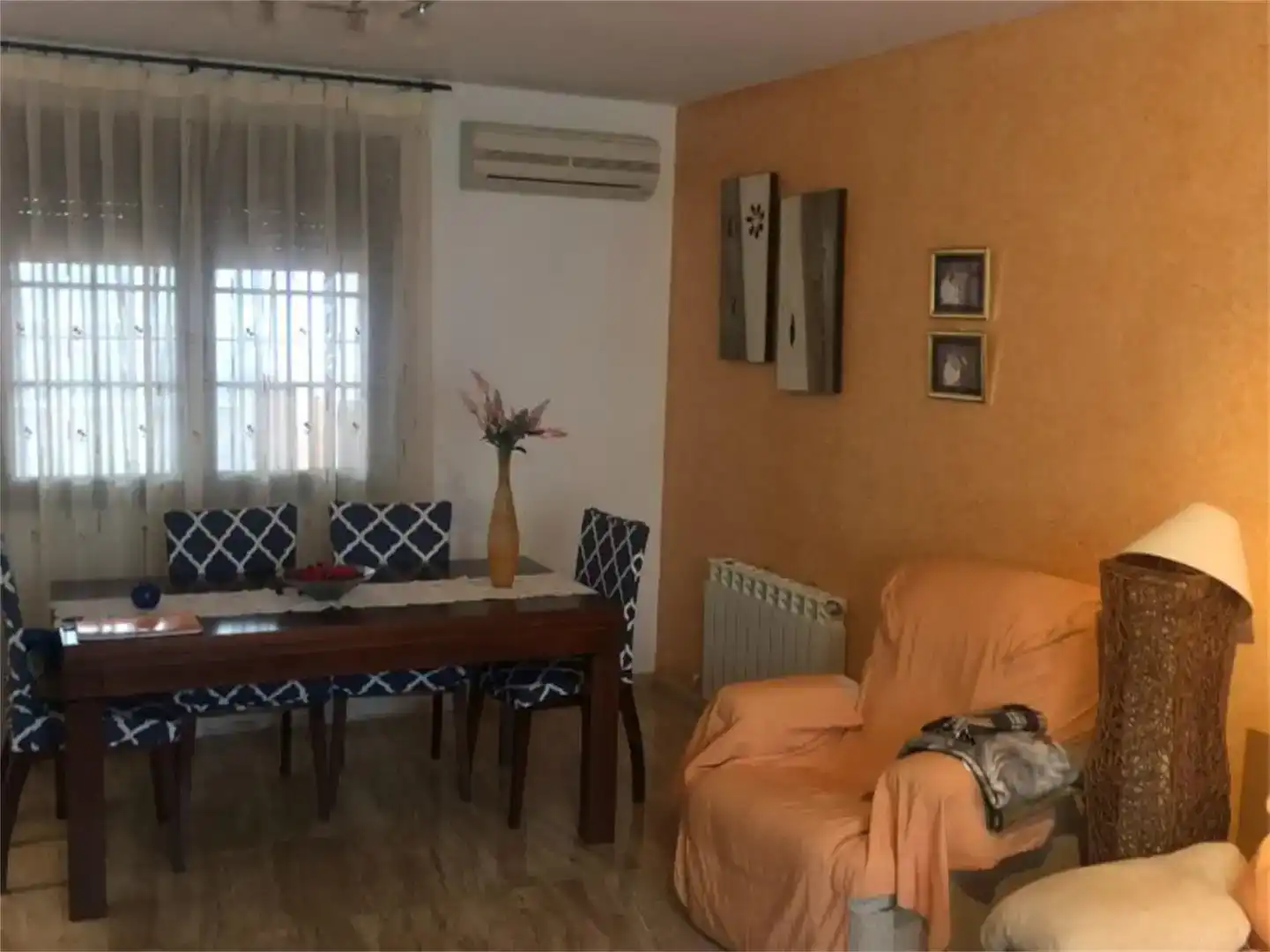 Sala d'estar de Casa adosada en venda en Herrera amb Aire condicionat, Traster i Moblat