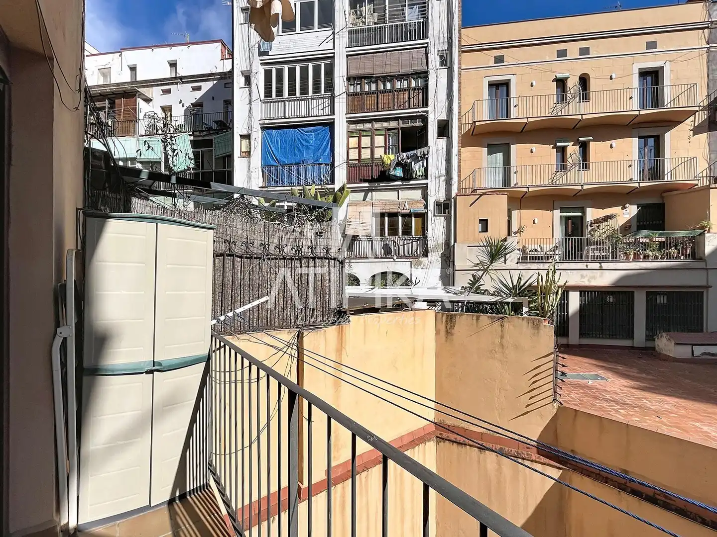 Vista exterior de Piso en venta en Barcelona con Aire acondicionado, Parquet y Amueblado