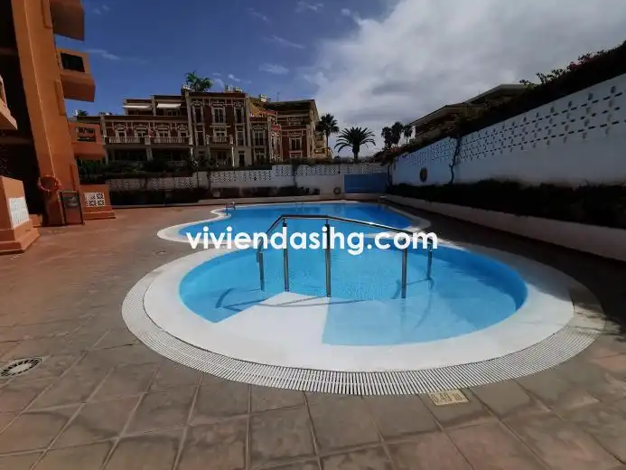 Piscina de Estudi de lloguer en Puerto de la Cruz amb Parquet, Terrassa i Moblat