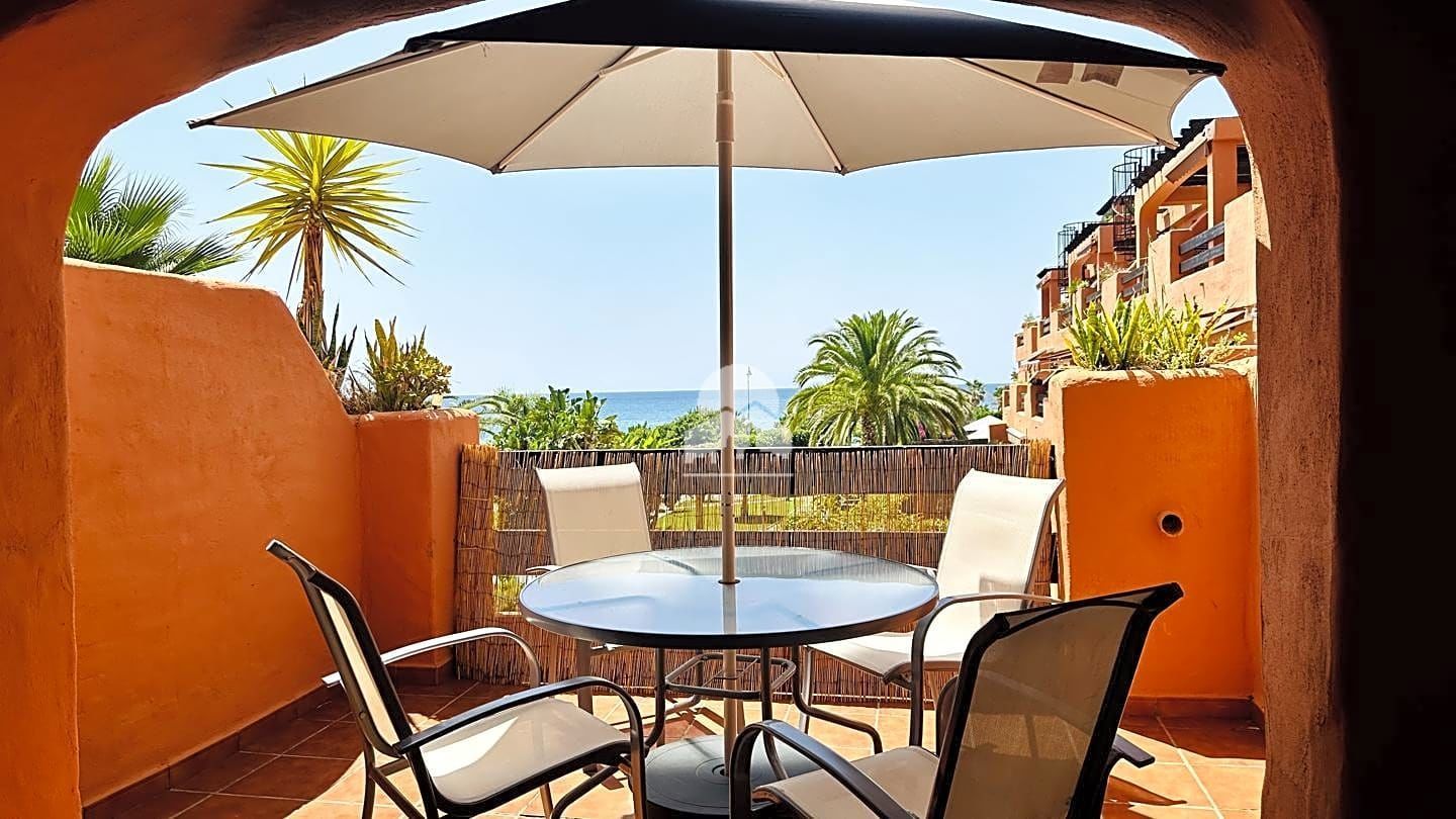 Terrassa de Apartament de lloguer en Estepona amb Aire condicionat, Jardí privat i Terrassa