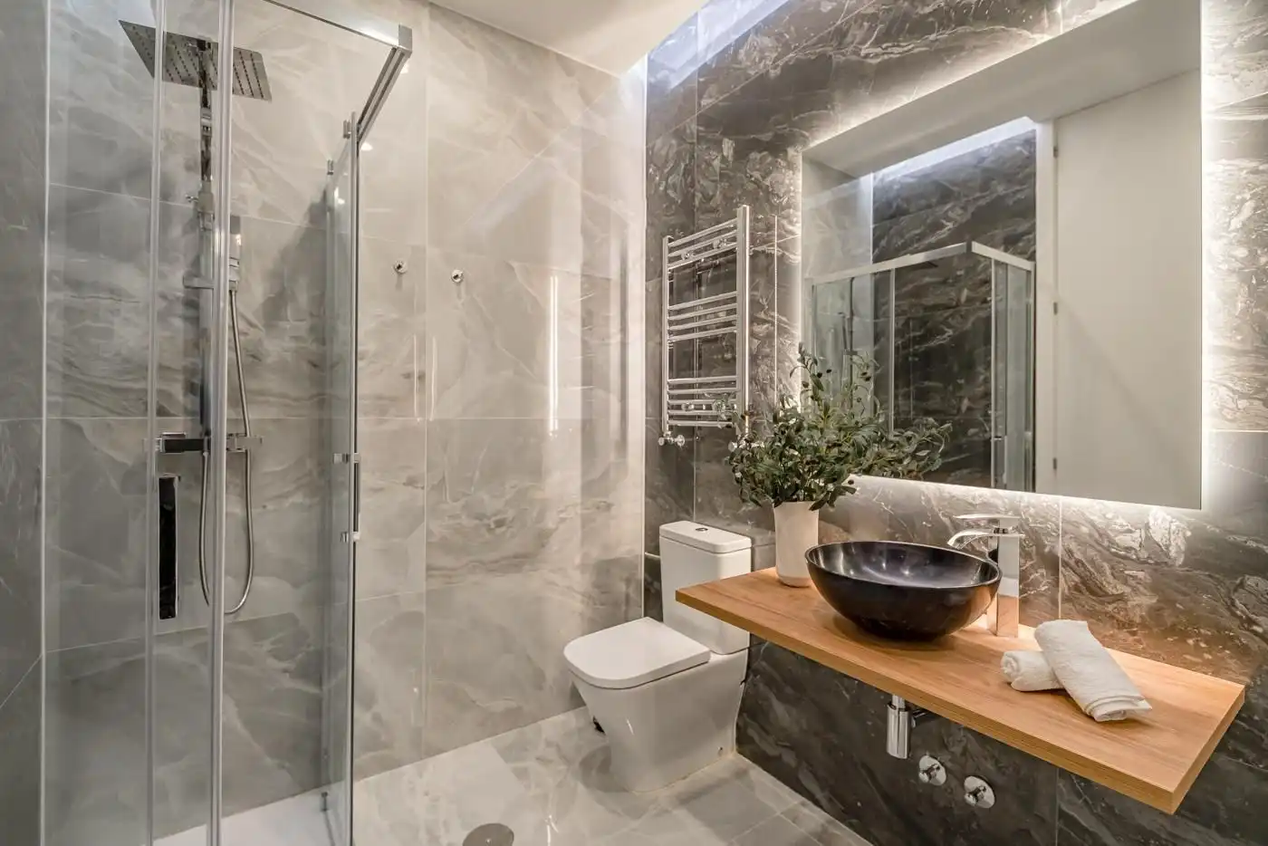 Bathroom of Flat for sale in Madrid  with Air Conditioner and Heating