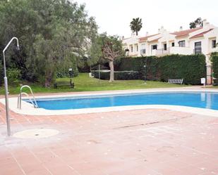 Piscina de Casa adosada en venda en Benalmádena amb Aire condicionat, Terrassa i Moblat