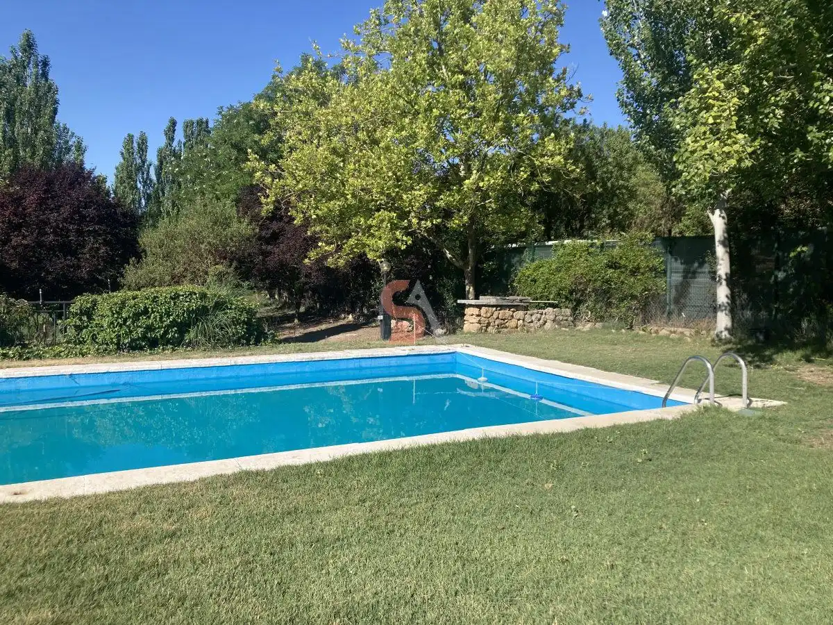 Piscina de Casa o chalet en venta en Cubillas de Santa Marta con Calefacción, Jardín privado y Terraza