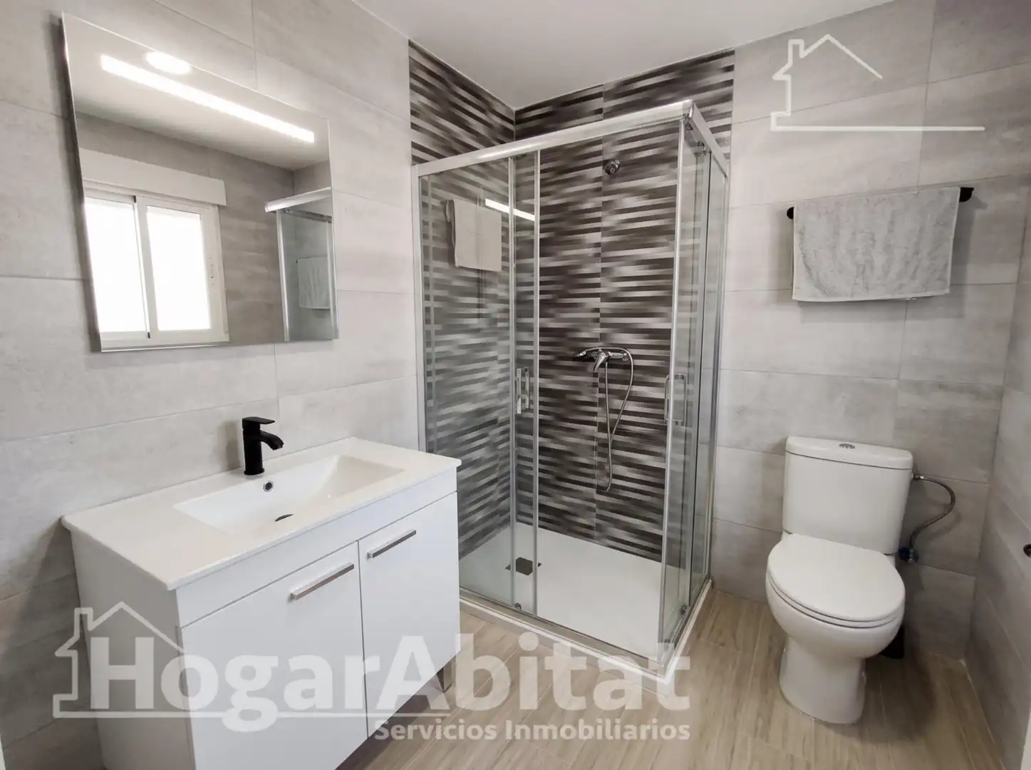 Baño de Piso en venta en Valencia con Aire acondicionado