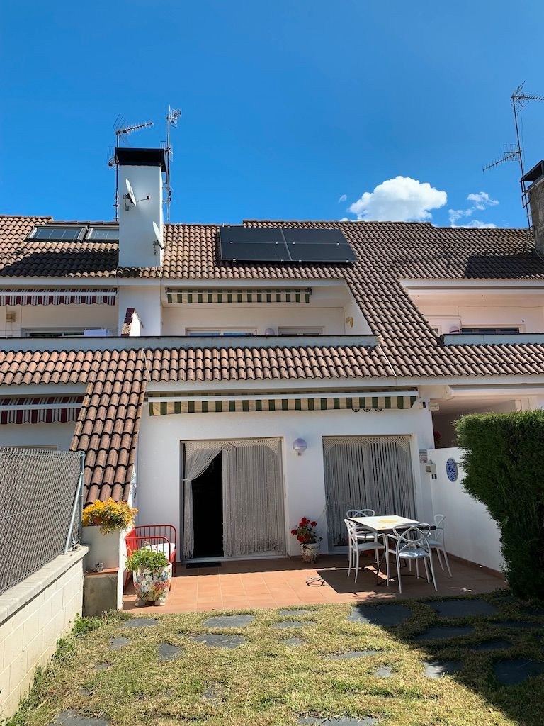Vista exterior de Casa adosada en venda en Sant Esteve de Palautordera amb Aire condicionat, Calefacció i Jardí privat