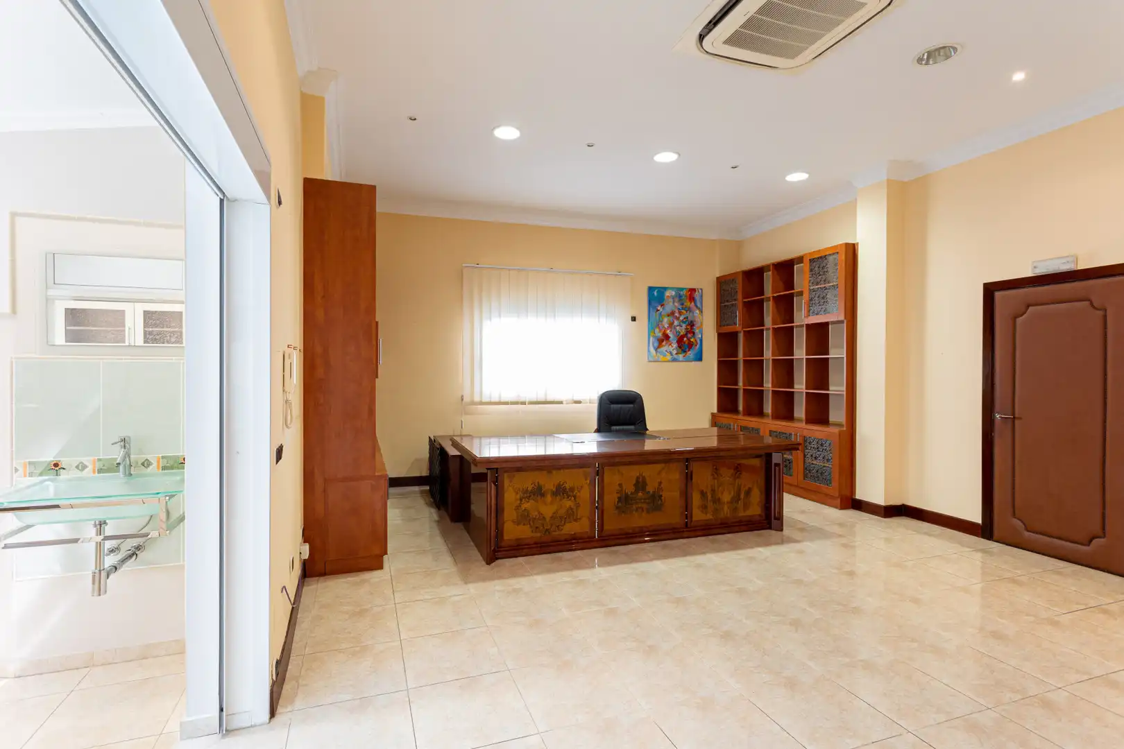 Commercial properties for sale in Marbella  with Air Conditioner and Furnished