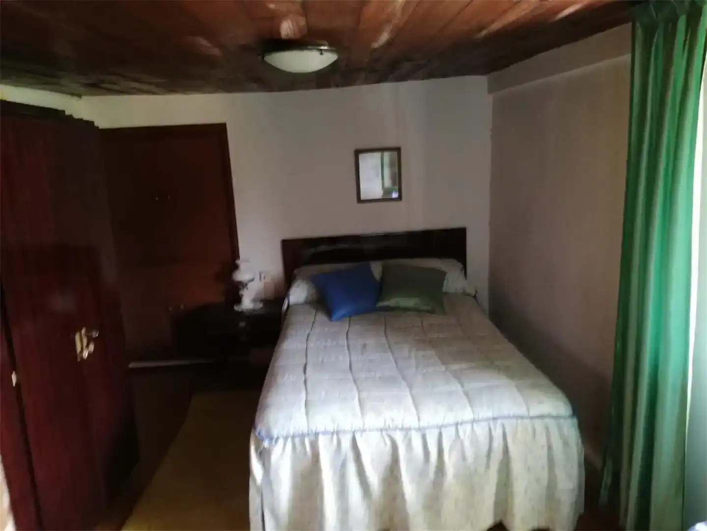 Dormitori de Casa adosada en venda en Valle de Manzanedo amb Balcó