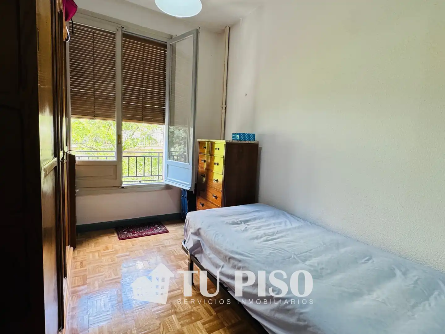 Schlafzimmer von Wohnung zur Miete in Madrid mit Heizung, Terrasse und Möbliert