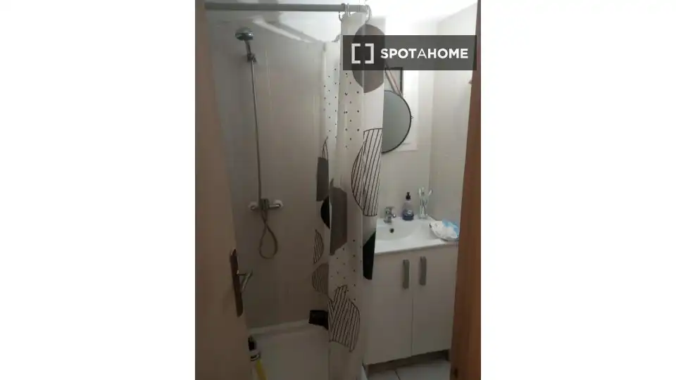 Bathroom of Flat for rent in Barcelona  with Air Conditioner, Heating and Furnished